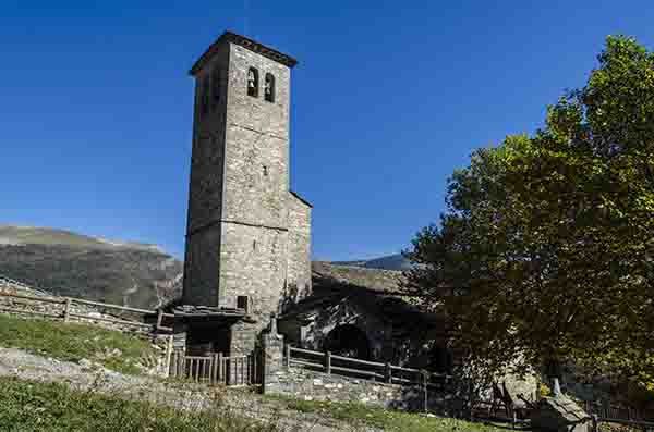 Huesca - Fanlo 11 - iglesia parroquial de los Santos Reyes.jpg